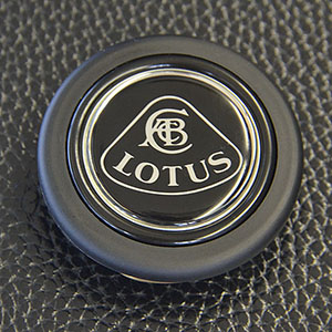 LOTUS ブラックロゴ　ホーンボタン